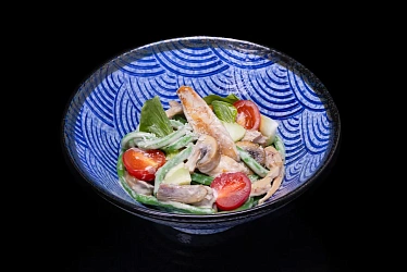 Вок с копчёной курицей и лапшой удон