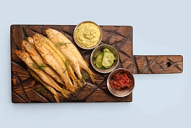 Жареная корюшка с соусом тар-тар