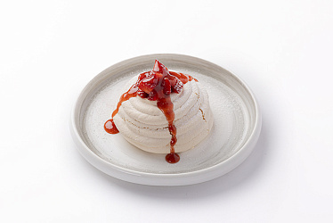 Павлова с клубникой