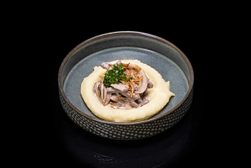 Говядина в сливочном соусе с картофельным пюре