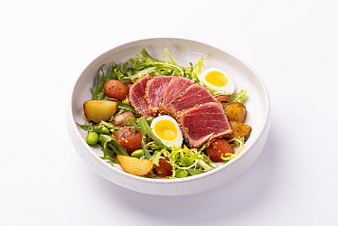 Салат с тунцом гриль