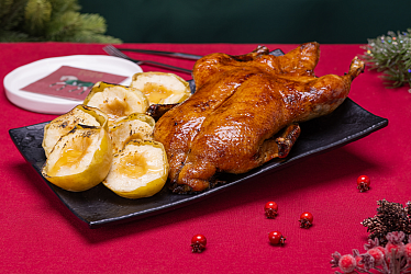 Запечённая утка с яблоками