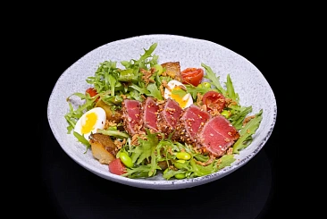 Салат с тунцом гриль