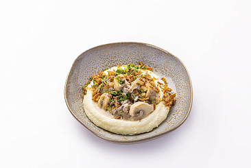 Говядина в сливочном соусе с картофельным пюре