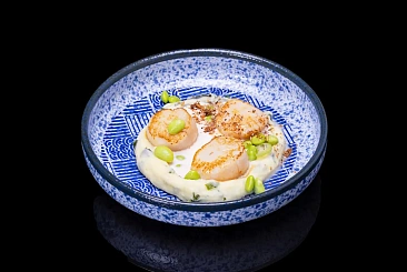 Приморский гребешок с соусом шампань