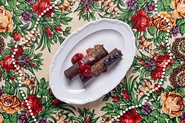 Шоколадные блины с маскарпоне и голубикой