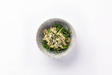 Салат с водорослями Вакамэ