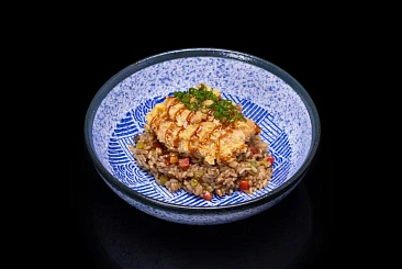 Жареный рис с курицей терияки 