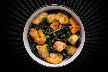 Вок с морепродуктами и лапшой   удон Black