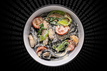 Вок с копчёной курицей и   лапшой удон Black