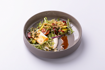 Салат с шёлковым тофу и печёными перцами