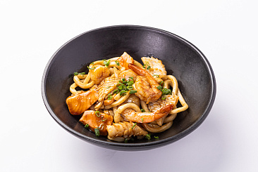 Вок с морепродуктами и лапшой удон